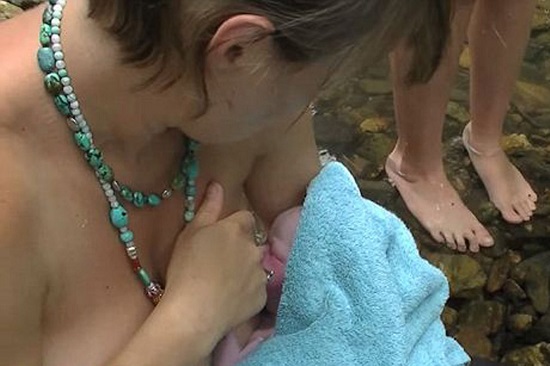 美國真人秀孕婦野外分娩