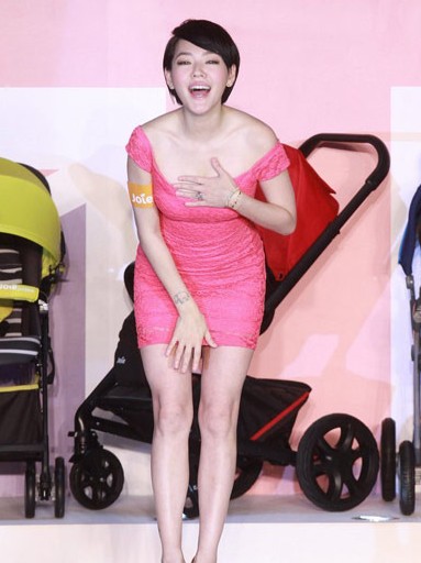 小s北京撈金 穿粉色低胸短裙裝