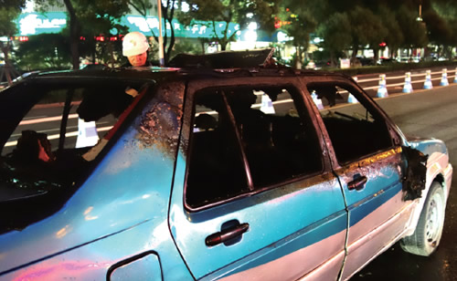 市區出租車自燃圖片