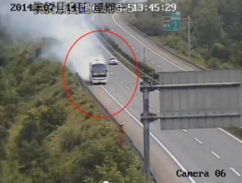 杭新景高速客車冒煙后繼續行走十公里