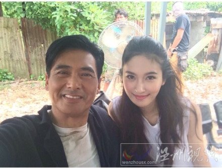 最美人妖poyd和周潤發合影