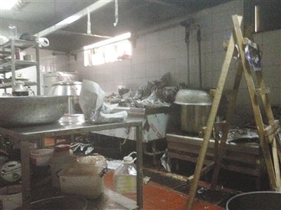 北京漢麗軒烤肉臟亂差 還把客人吃剩的肉端回餐桌上