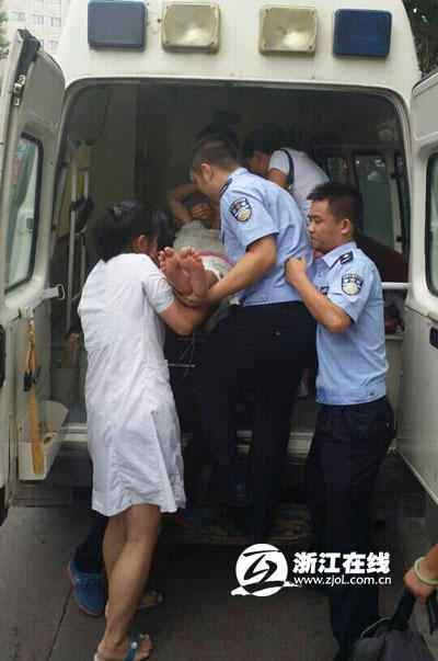 衢州孕婦公交站臺生孩子