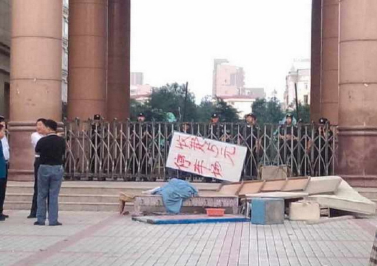 藍(lán)翔副校長(zhǎng)率眾打架