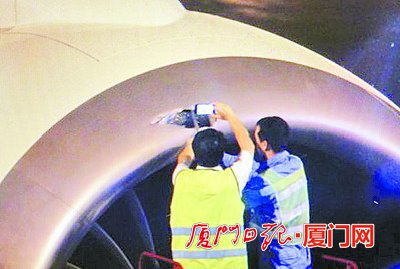 廈航飛機撞出大洞