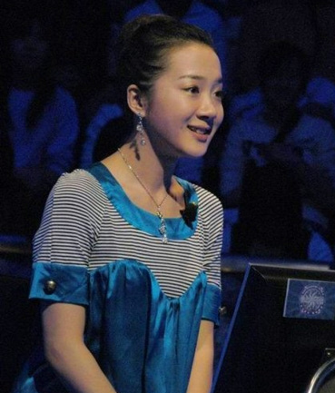 李依曉整容前后照片