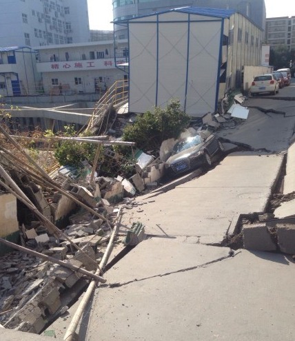 樂清市樂成街道雙雁路路基坍塌事故現場圖片