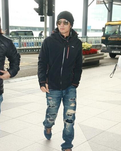 謝霆鋒隨后現身機場
