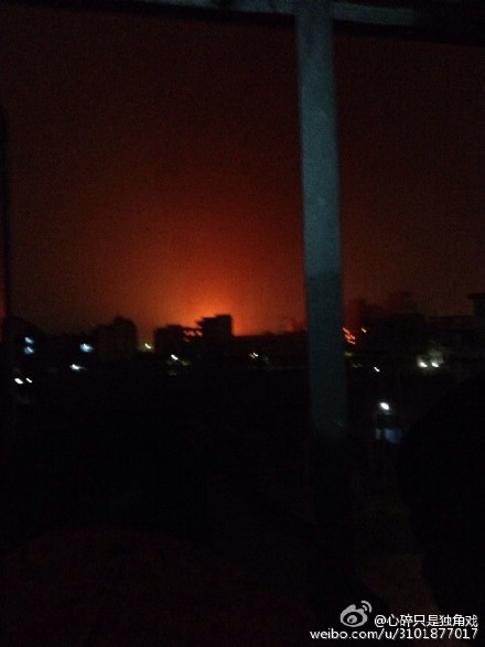 從遠(yuǎn)處都可以看到大火的火光