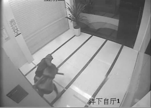 女子16秒空手奪刀