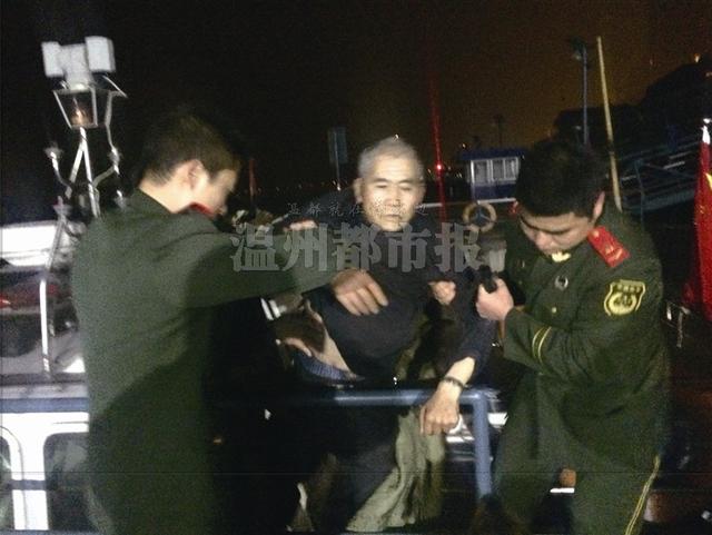 老伯被拋入甌江 7萬現(xiàn)金遭搶？