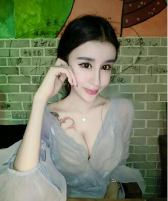 15歲少女為情整容成蛇精