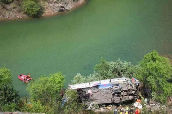 浙江臺金高速客車墜崖車禍現(xiàn)場圖片
