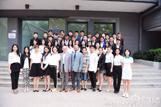 周冬雨畢業(yè)照