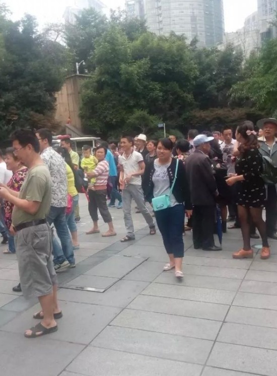 清華大學博士街頭賣身