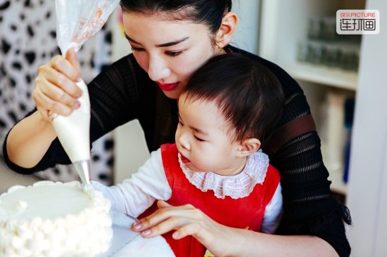 黃奕帶女兒查基因