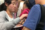 武漢地鐵丐幫女乞丐惹眾網(wǎng)友怒罵不要臉
