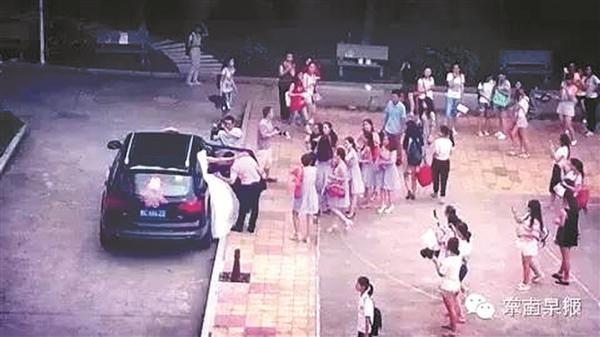 女生畢業晚會后出嫁