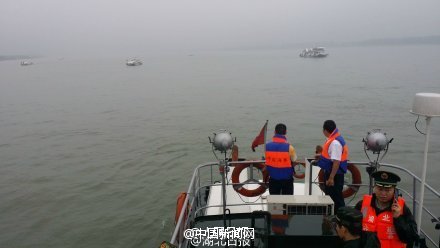 長江客輪沉船救援現(xiàn)場