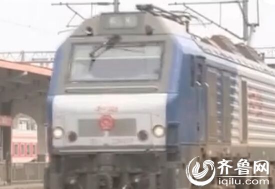 情侶談戀愛逼停火車