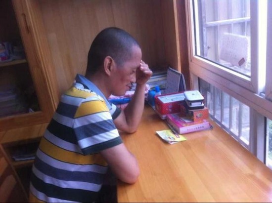 男子購(gòu)刀自切腫瘤