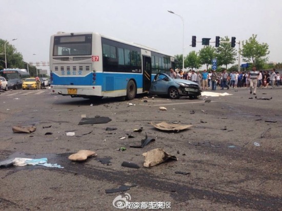 南京車禍肇事寶馬時速超臺風