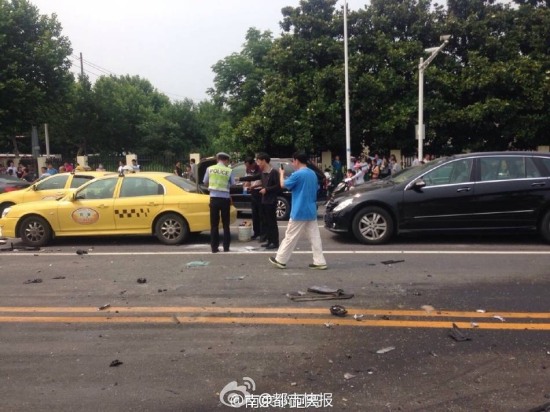 南京車禍肇事寶馬時速超臺風