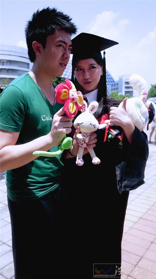 陳聆子大學畢業照片