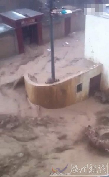 榆林子洲縣城區暴雨