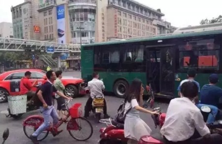 鳥叔在杭州出車禍沒有傷亡