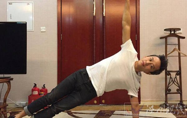鄧超高難度瑜伽圖片