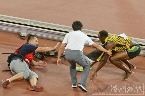 博爾特遭撞倒沒受傷