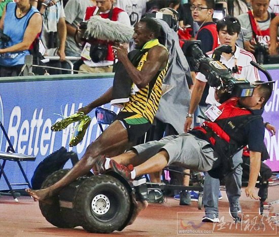 賽后慶祝博爾特遭撞倒