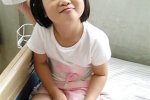 拋起4歲半女兒沒接住