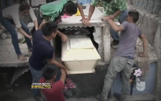 孕婦下葬后復活