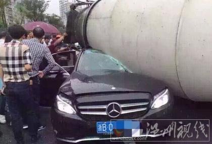 寧波水泥車避讓側(cè)翻