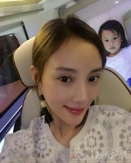 李小璐曬近照中的尖下巴