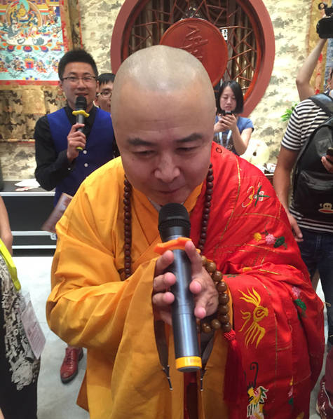 徐少華穿袈裟撈金