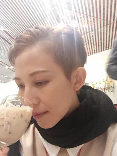 蔡少芬曬素顏自拍