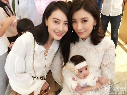 賈靜雯女兒咘咘滿月照片