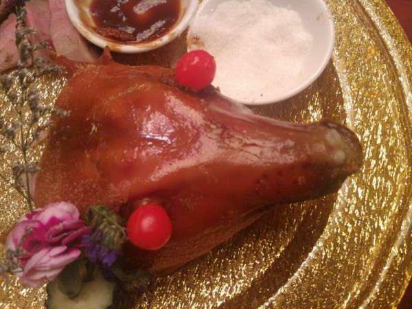 吃烤乳豬似老鼠