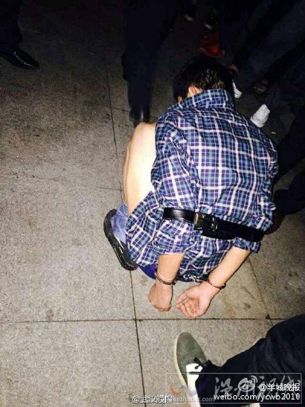 小偷被當(dāng)場(chǎng)抓住