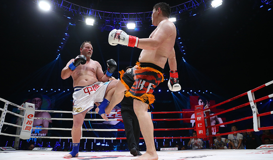 泰森死敵被暴揍