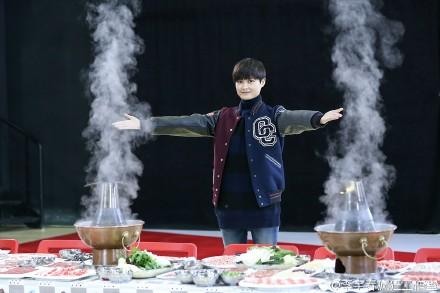 李宇春曬吃火鍋照
