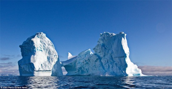 巨大冰山海上解體