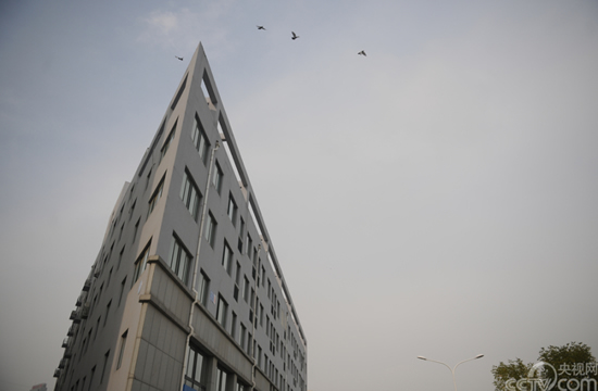 濟南高樓酷似紙片