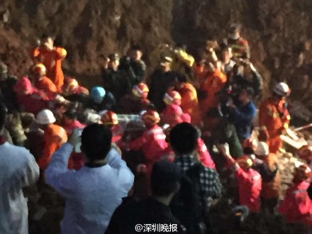 深圳山體滑坡救出首名幸存者