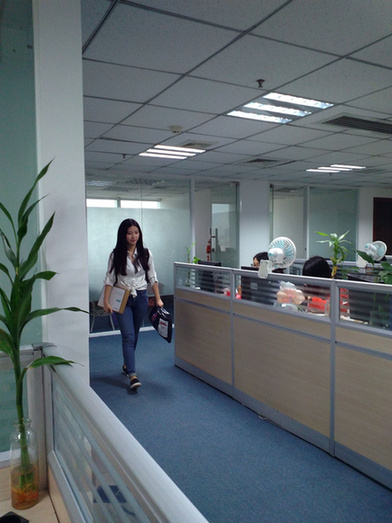 女神快遞神似劉亦菲