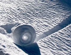 美國小鎮驚現雪卷奇觀