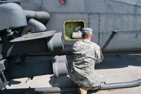 小貓被卡直升機